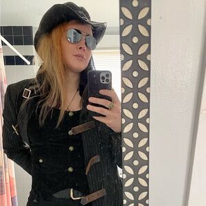 Meet your Posher, Juno